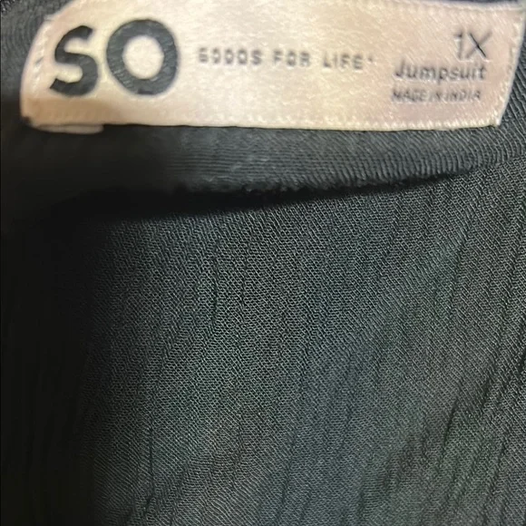 SO Black Jumpsuit with Relaxed Fit and Versatile Style - Picture 3 of 5